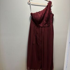 Azazie A20 1 Shoulder Maroon Lace Chiffon Bridesmaid Dress Pockets Slit Lined‎